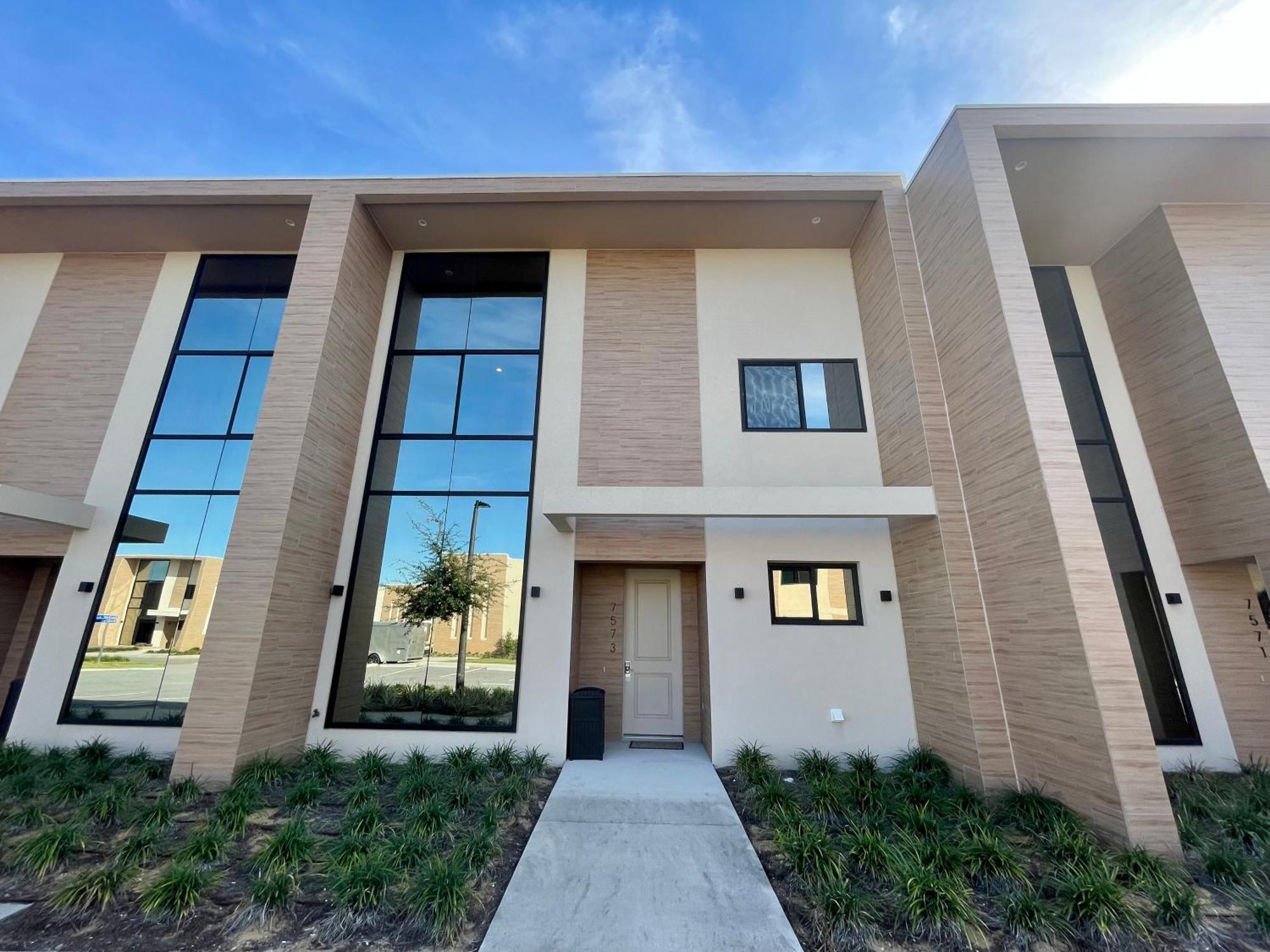 Luxury Home In Orlando With Private Hot Tub - 7 Min From Disney Parks - 3 Bedrooms And 4 Bathrooms! Dış mekan fotoğraf