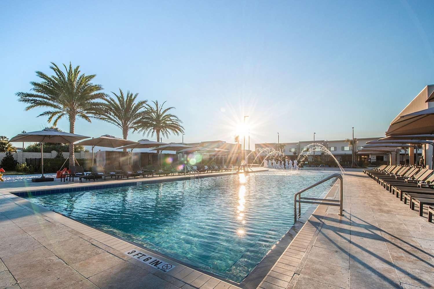 Luxury Home In Orlando With Private Hot Tub - 7 Min From Disney Parks - 3 Bedrooms And 4 Bathrooms! Dış mekan fotoğraf