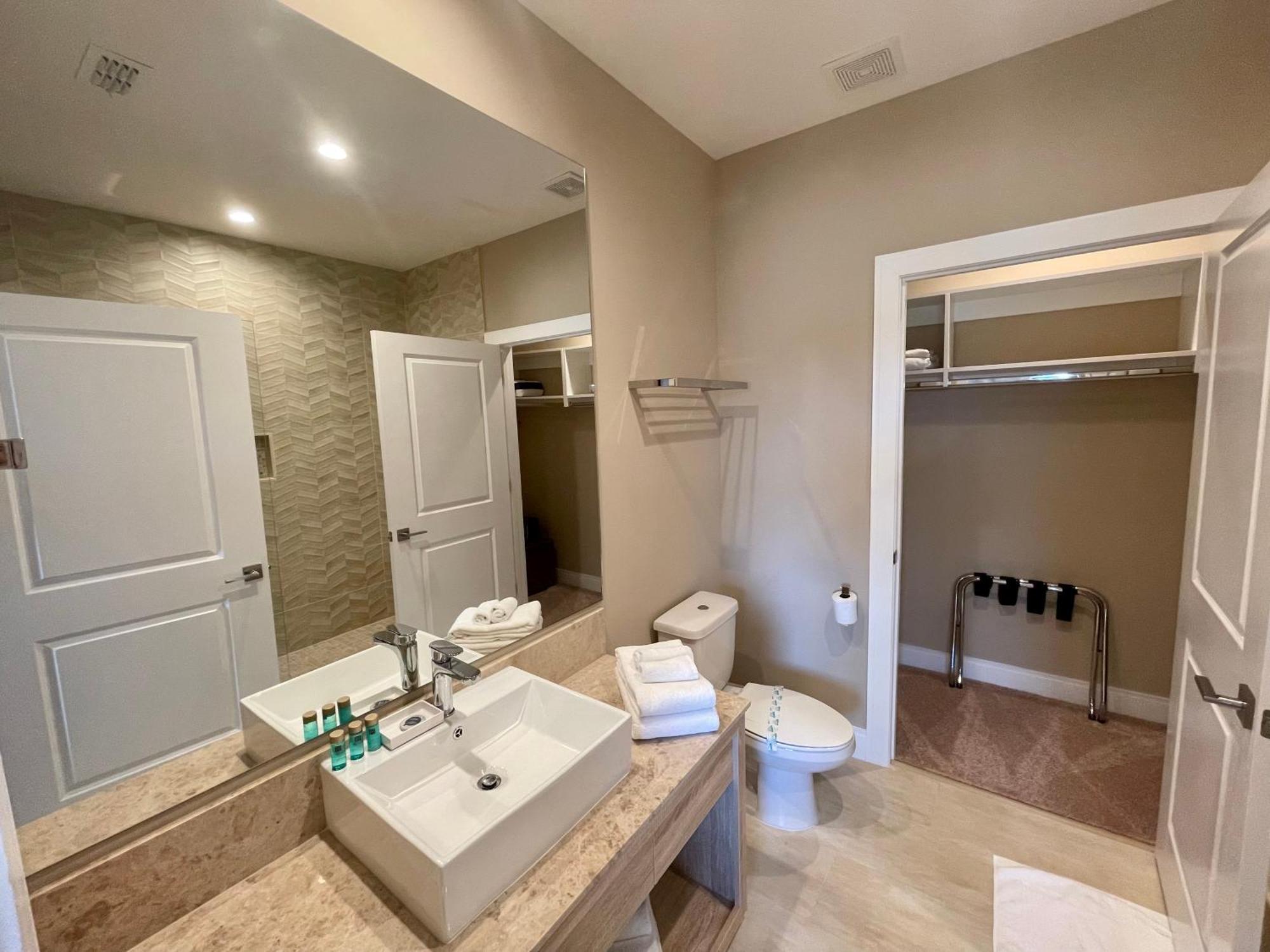 Luxury Home In Orlando With Private Hot Tub - 7 Min From Disney Parks - 3 Bedrooms And 4 Bathrooms! Dış mekan fotoğraf