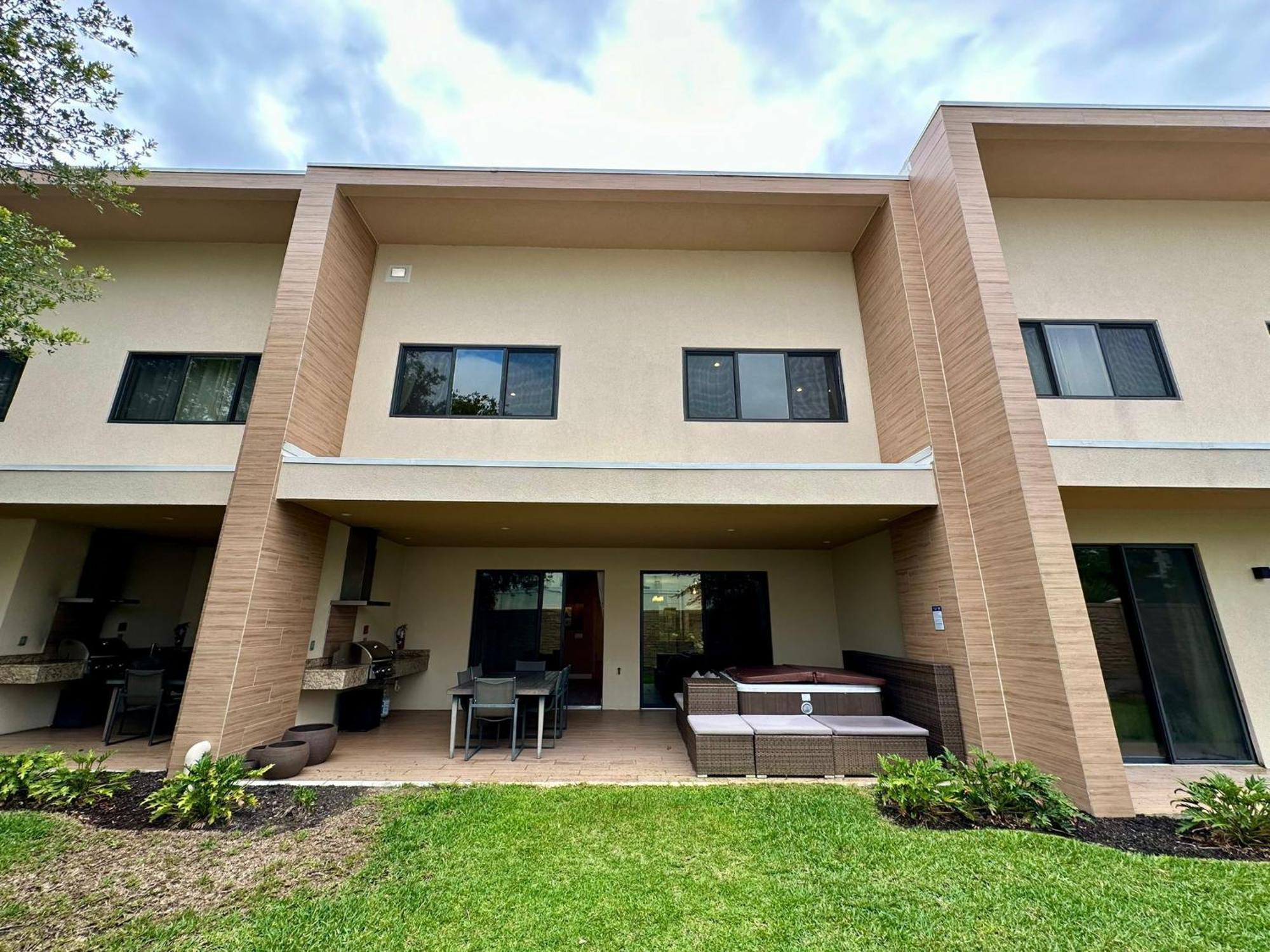 Luxury Home In Orlando With Private Hot Tub - 7 Min From Disney Parks - 3 Bedrooms And 4 Bathrooms! Dış mekan fotoğraf