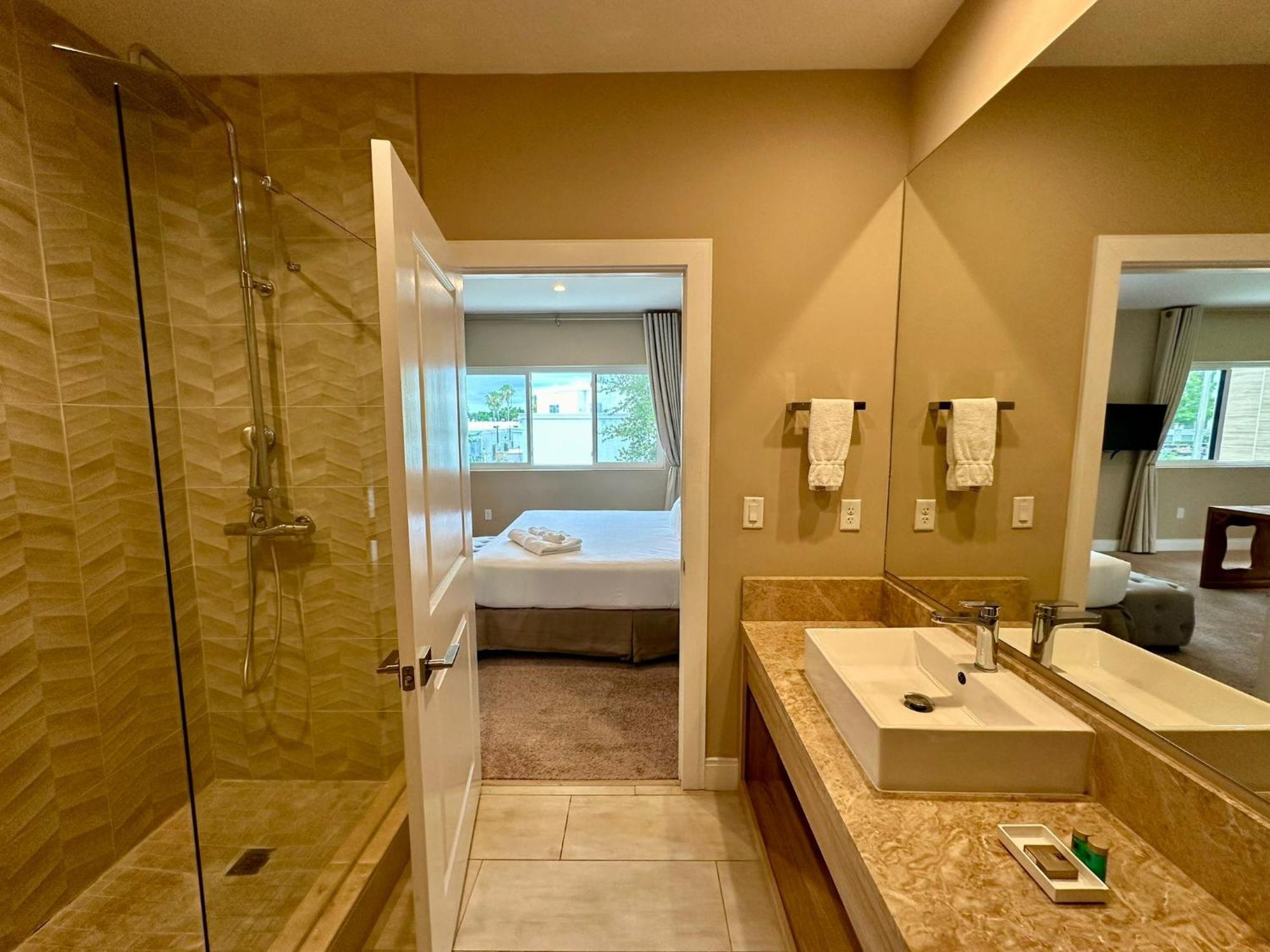 Luxury Home In Orlando With Private Hot Tub - 7 Min From Disney Parks - 3 Bedrooms And 4 Bathrooms! Dış mekan fotoğraf