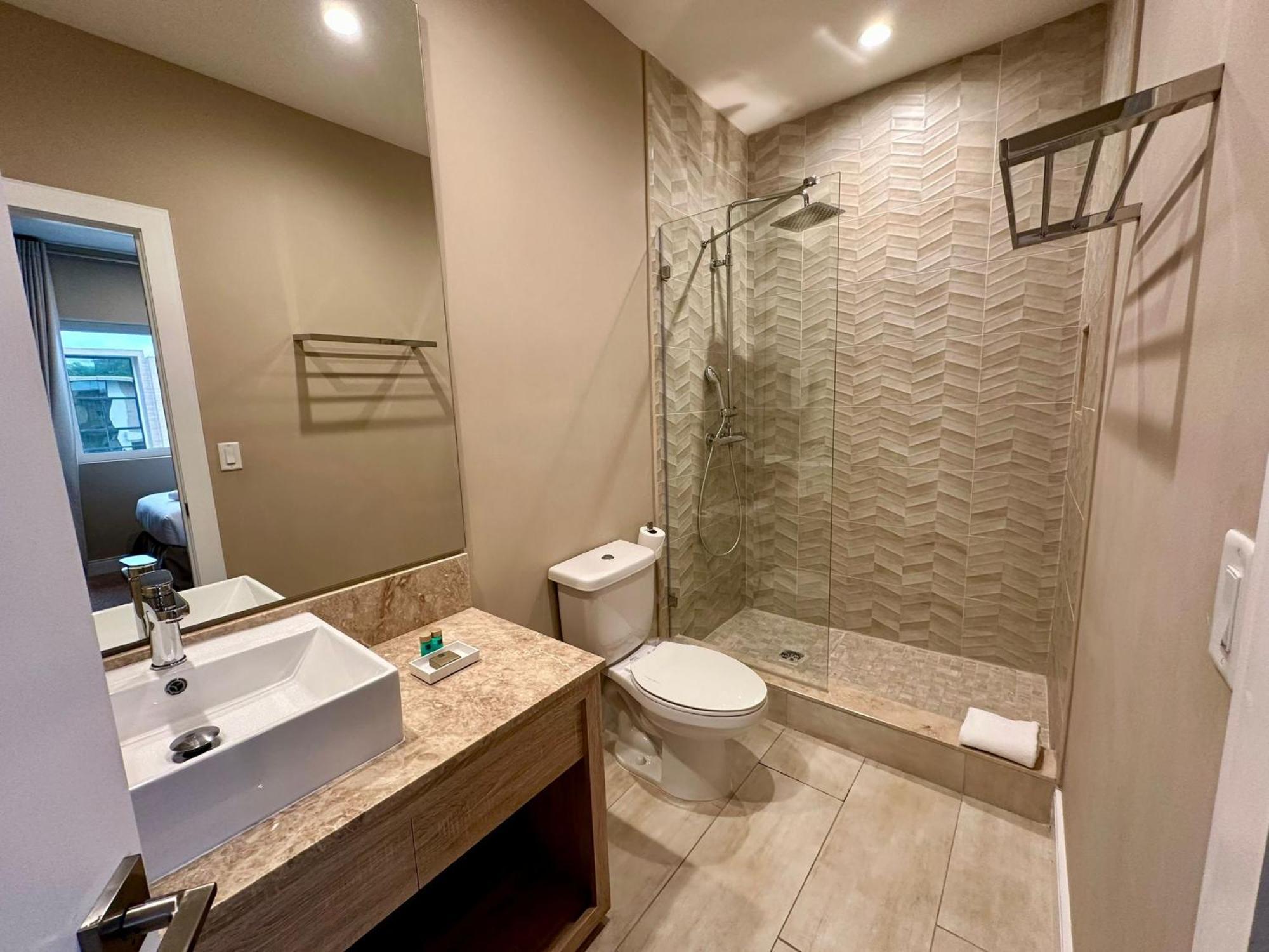 Luxury Home In Orlando With Private Hot Tub - 7 Min From Disney Parks - 3 Bedrooms And 4 Bathrooms! Dış mekan fotoğraf
