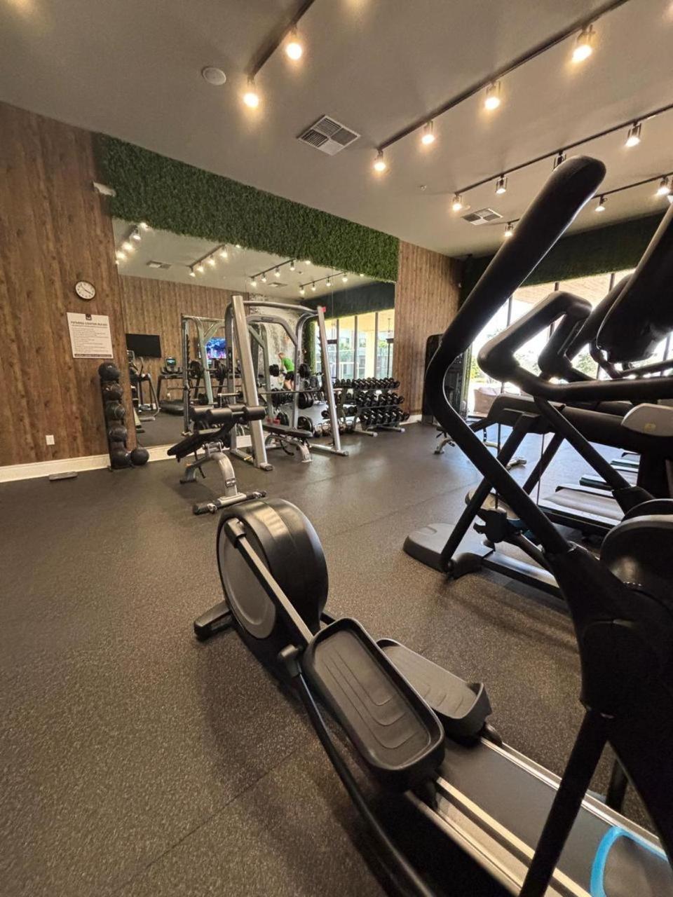 Luxury Home In Orlando With Private Hot Tub - 7 Min From Disney Parks - 3 Bedrooms And 4 Bathrooms! Dış mekan fotoğraf